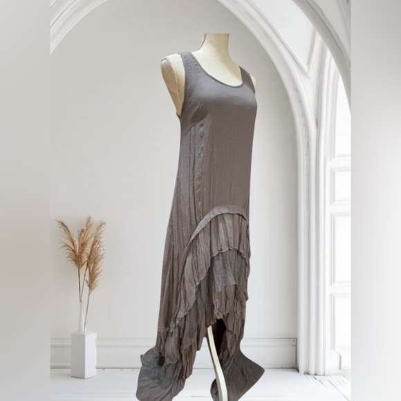 a' reve" gray sleeveless long w/ ruffles at bottom. Size L - Picture 1 of 12